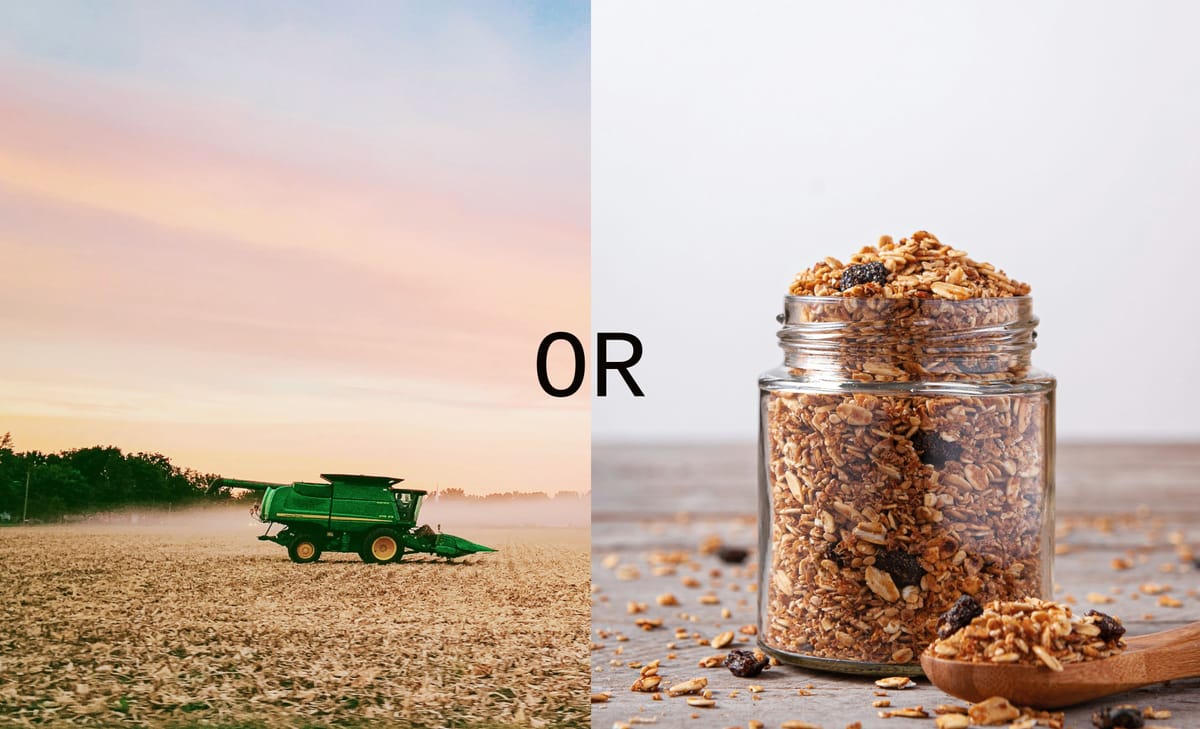 Eine Feld mit einem grünen Agrarfahrzeug (links) im Vergleich zu einem Glas Granola (rechts)